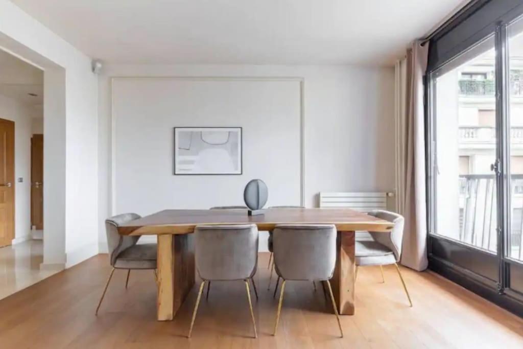 Avenue Montaigne Luxury Apartment 2Br 4P Appartement Paris