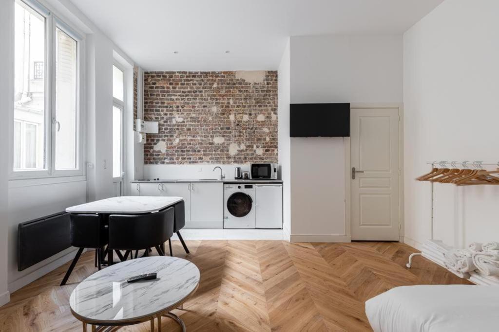 Jouffroy D'abbans/batignolles Charming Studio 4p Paris