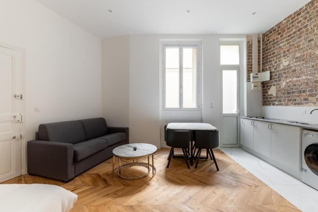 Jouffroy D'abbans/batignolles Charming Studio 4p Apartment Paris