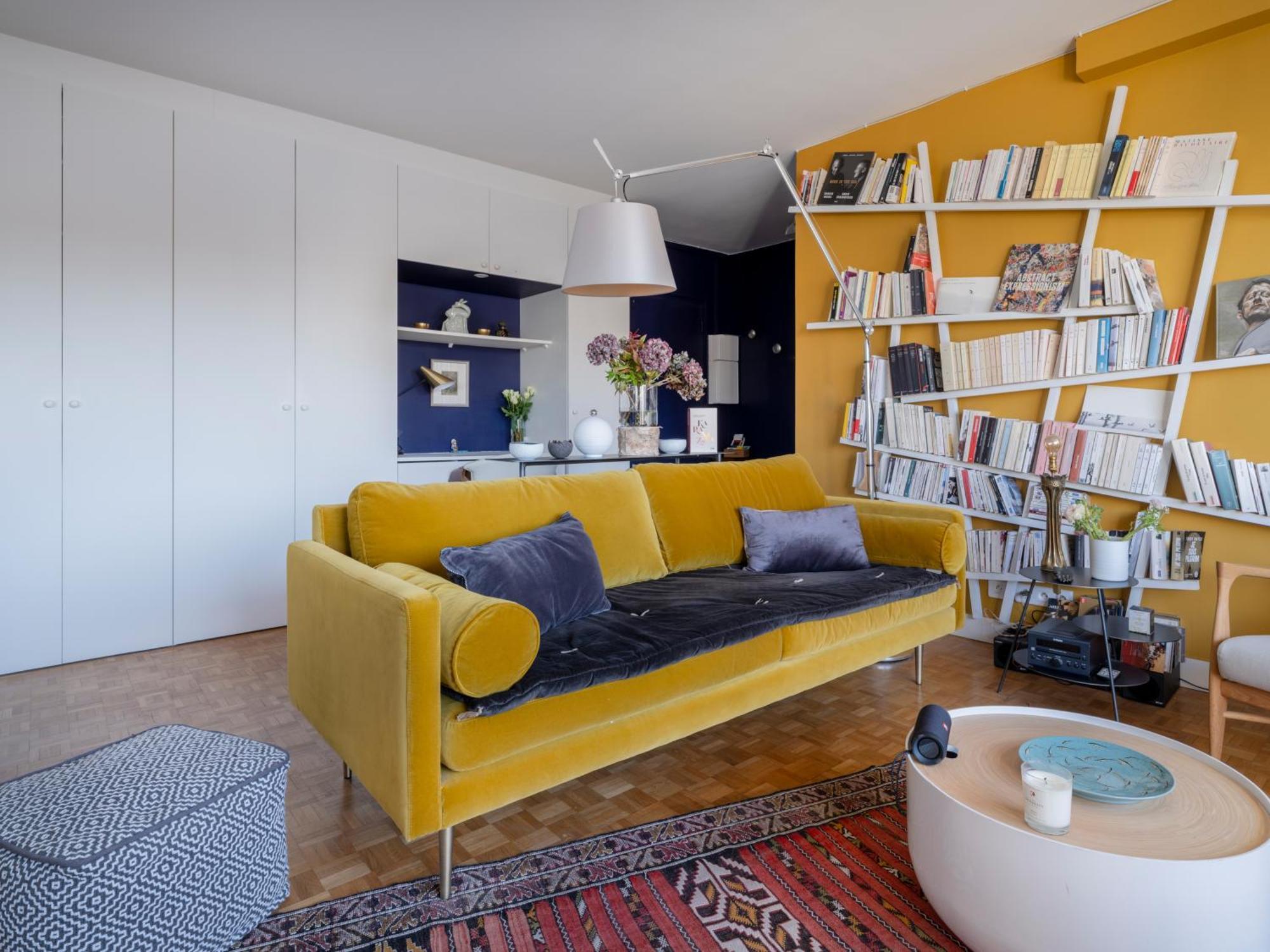 Apartment Eiffel Tower Design