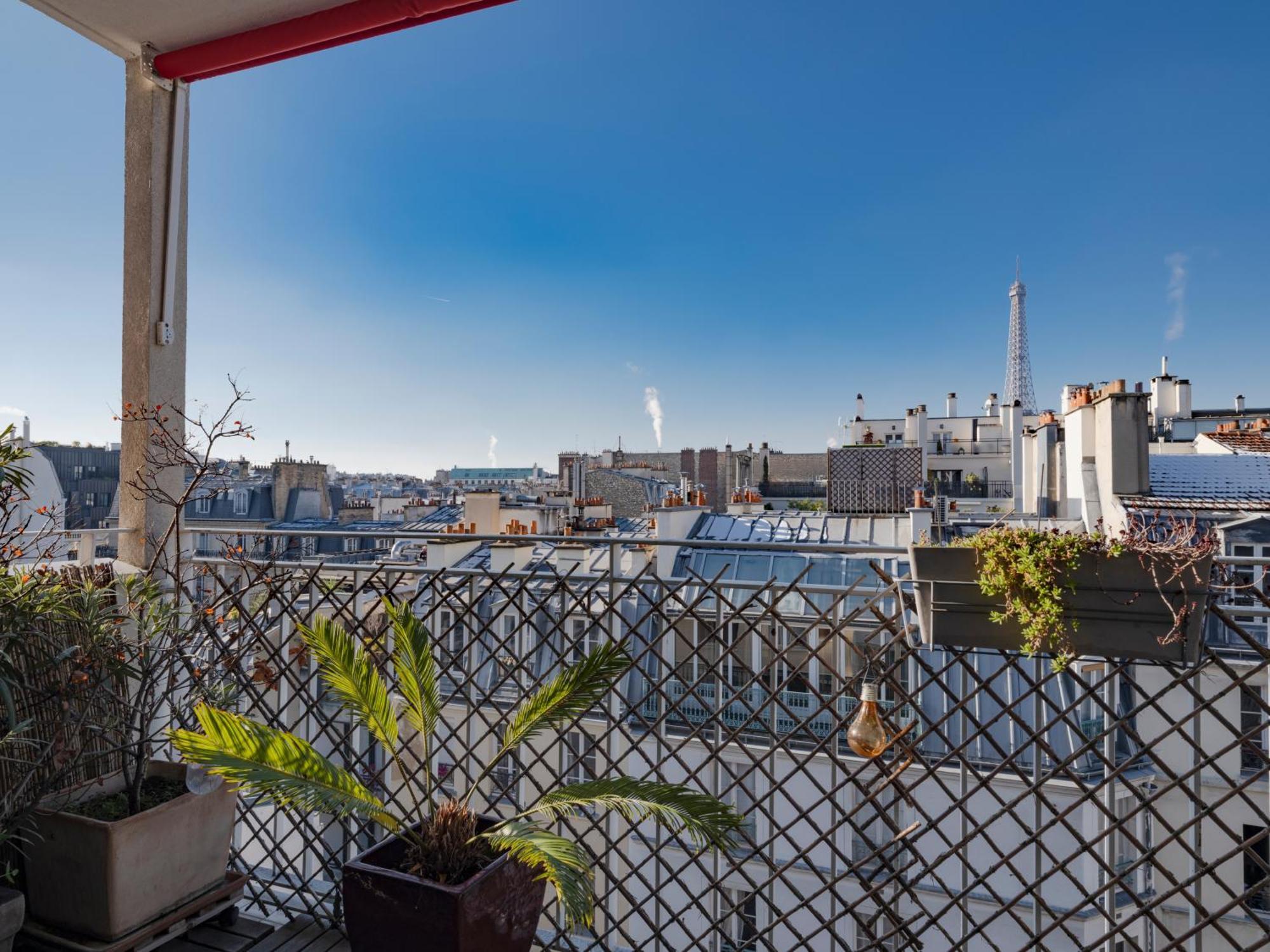 Eiffel Tower Design Apartment Paris