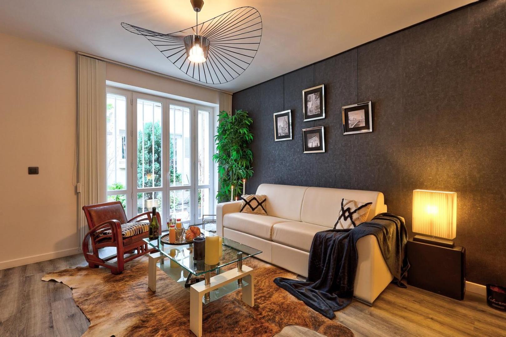 664 Deligny - Superb In