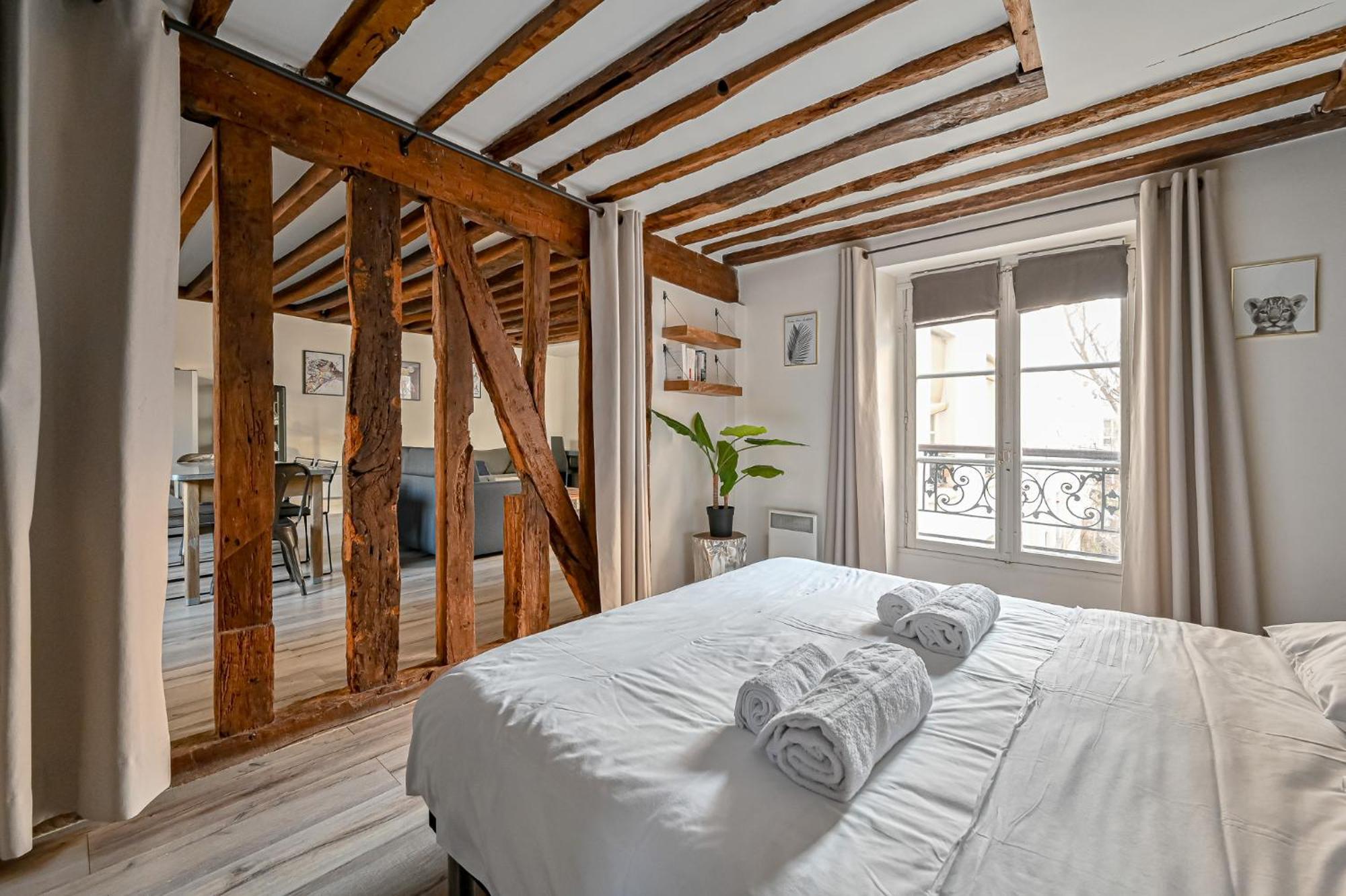 Grand 2 Pieces Typique Du Marais Apartment *