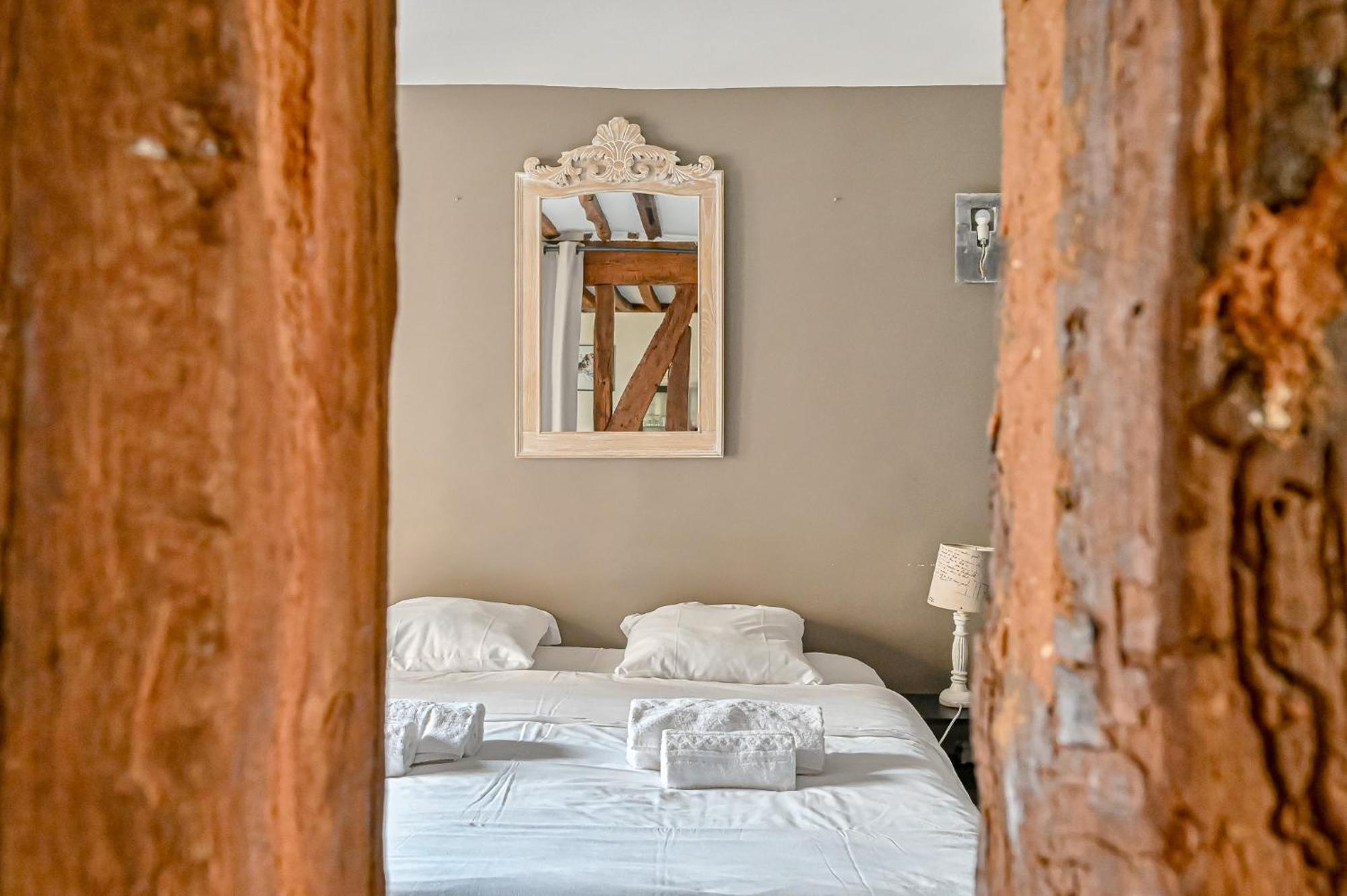 Grand 2 Pieces Typique Du Marais Apartment