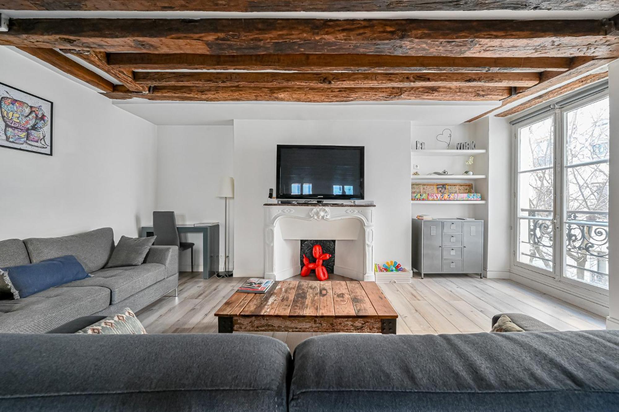 Grand 2 Pieces Typique Du Marais Apartment