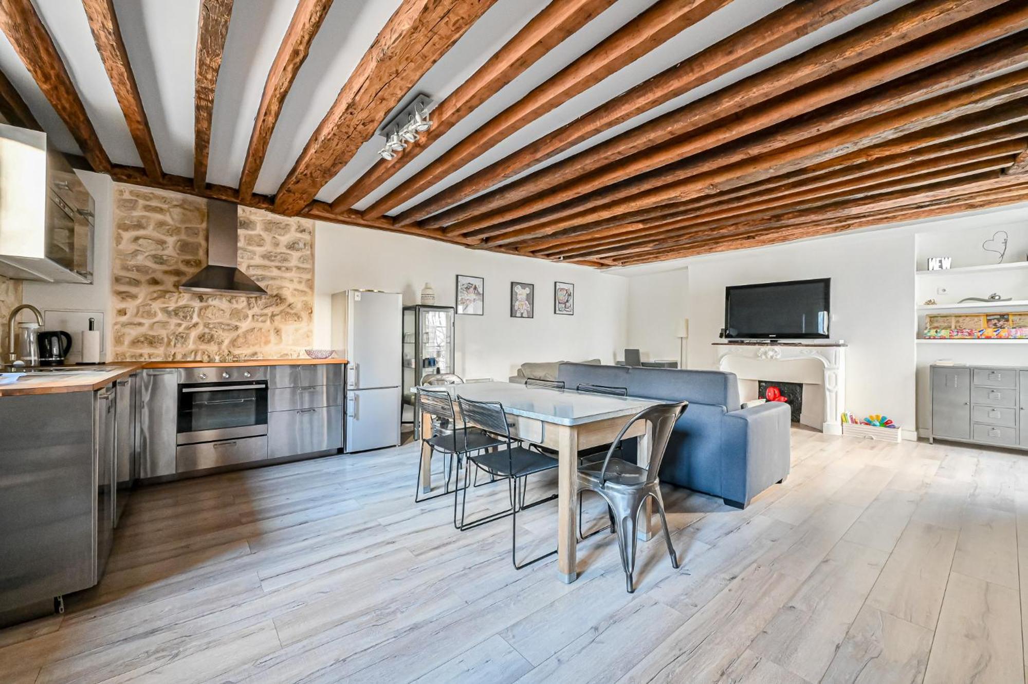 Grand 2 Pieces Typique Du Marais Apartment Paris