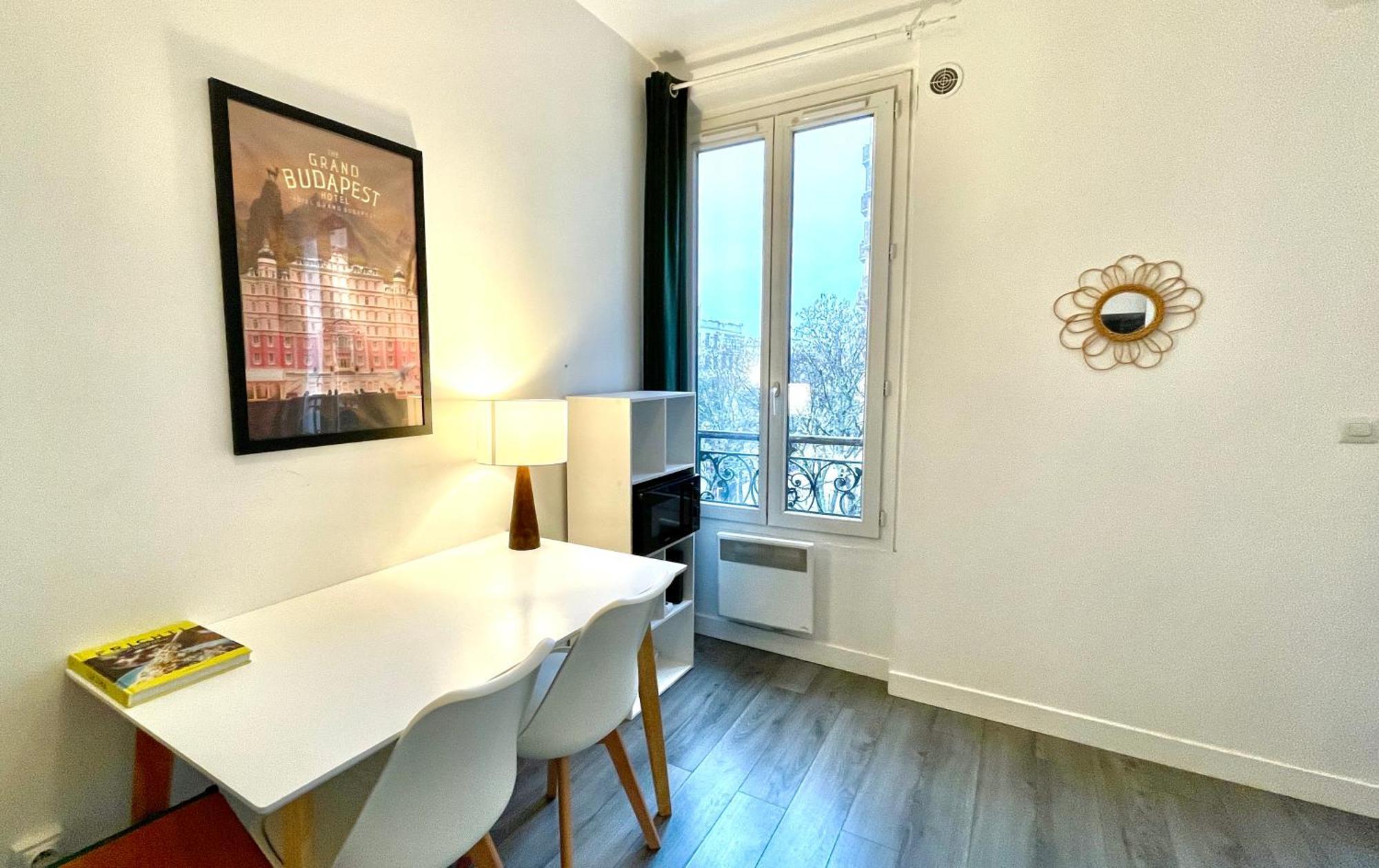 Apartment Charming Bright Sunny Near Canal St Martin