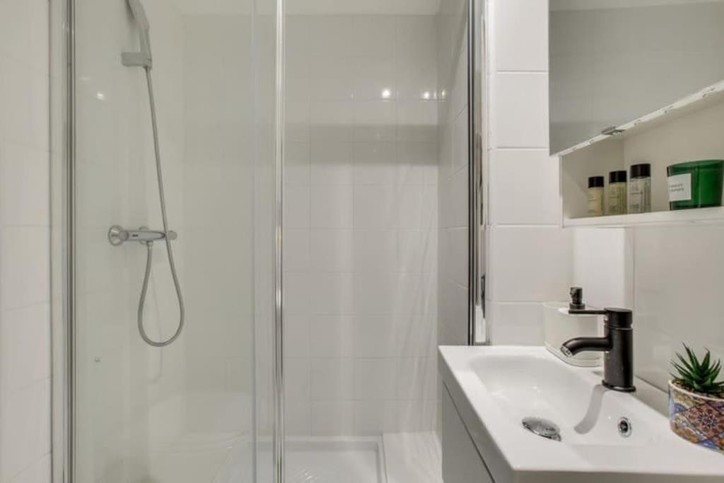 Modern French Studio Charm In The City