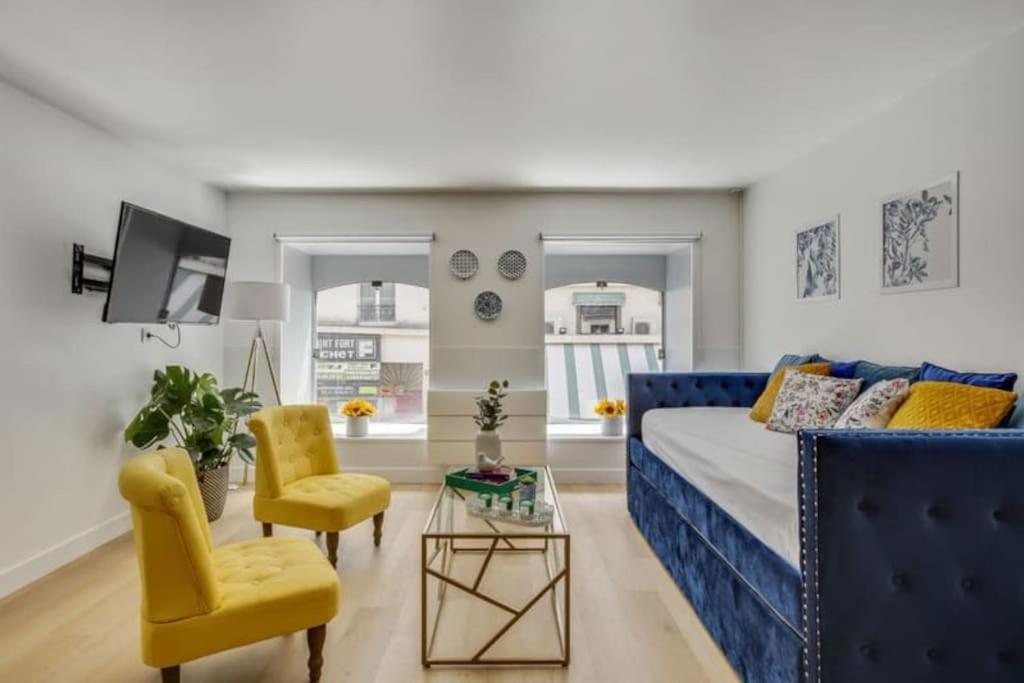 Modern French Studio Charm In The City