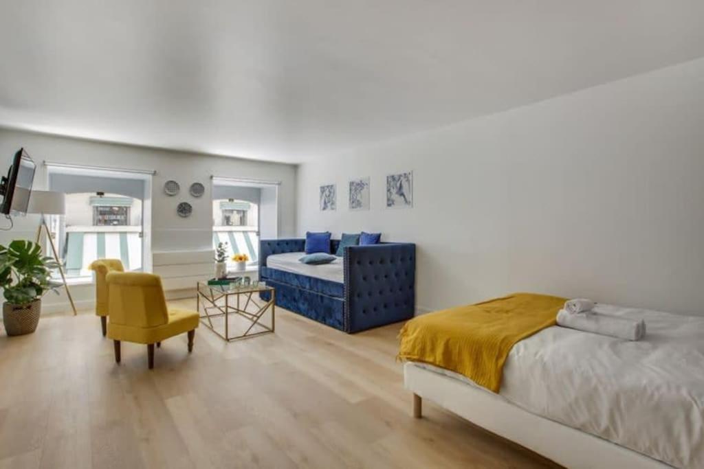 Modern French Studio Charm In The City Paris
