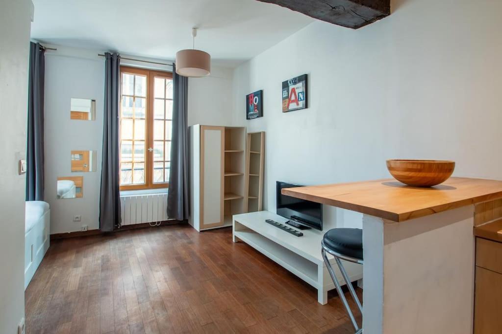 Apartment Au Coeur Du Marais - Iii *