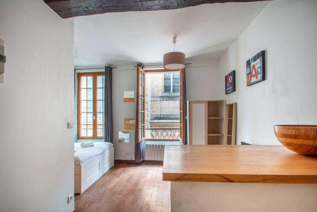 Apartment Au Coeur Du Marais - Iii *
