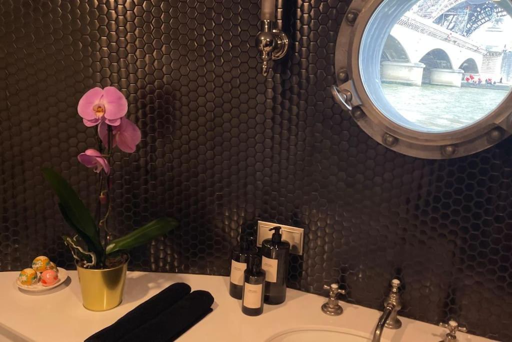 Mind-blowing Eiffel Tower Houseboat Apartamento *