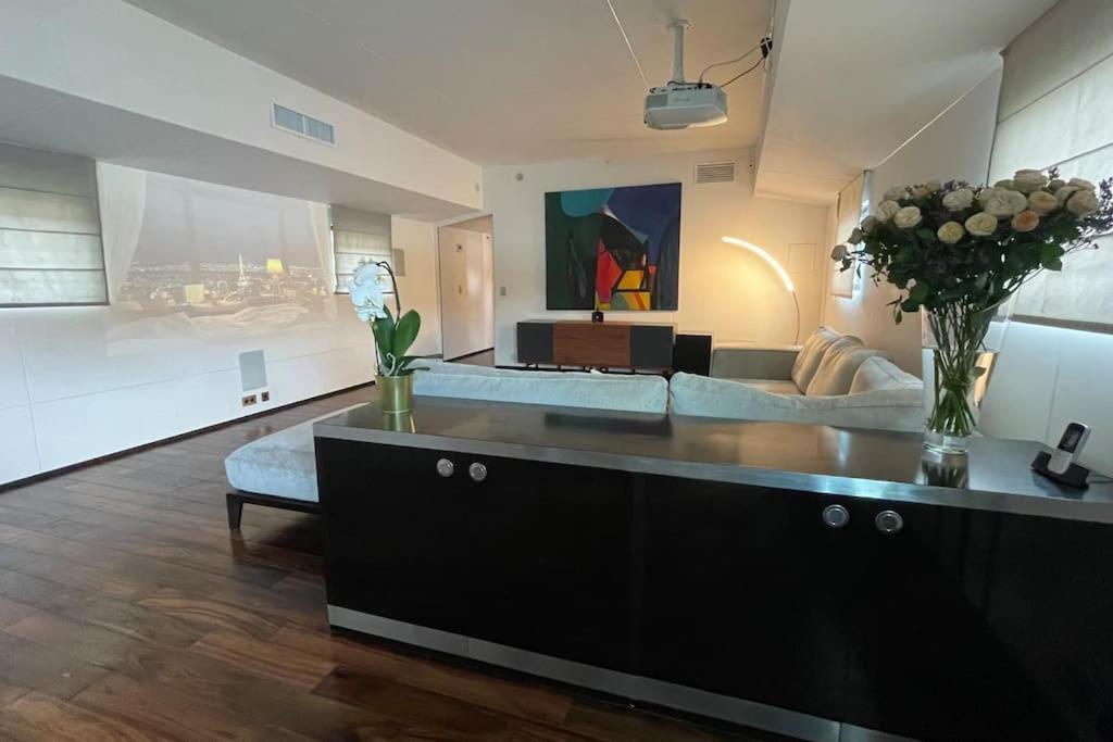 Mind-blowing Eiffel Tower Houseboat Apartamento Paris
