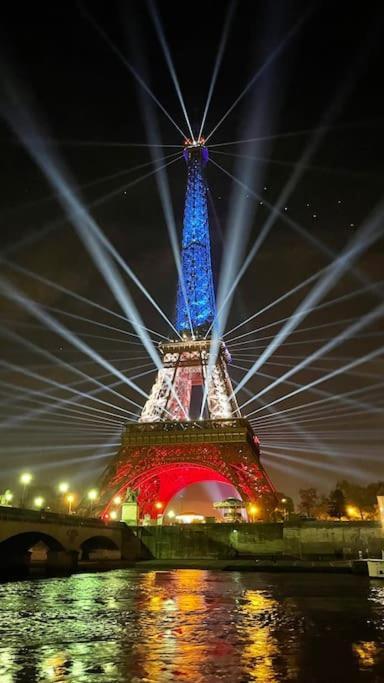Mind-blowing Eiffel Tower Houseboat Apartamento Paris