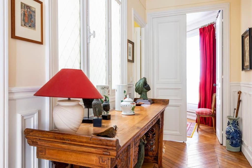Your From Near Eiffel Tower-invalides Paris