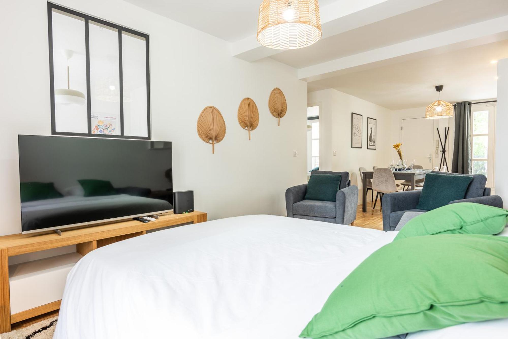 Design - 6 Guests - Buttes Chaumont Apartment *