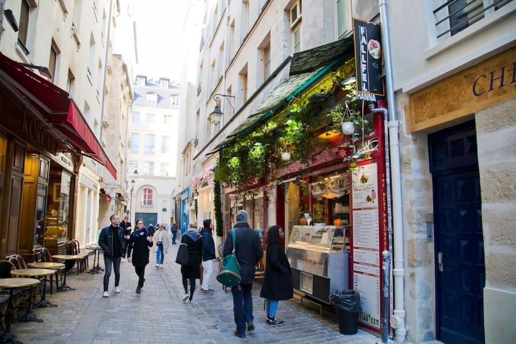 Charming Rue Des Rosiers Apartment Paris