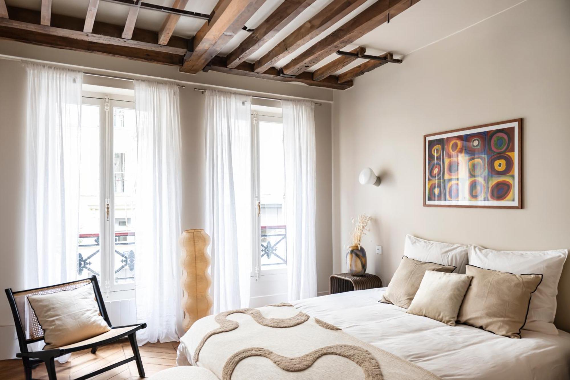 Ile-saint-louis Apartment