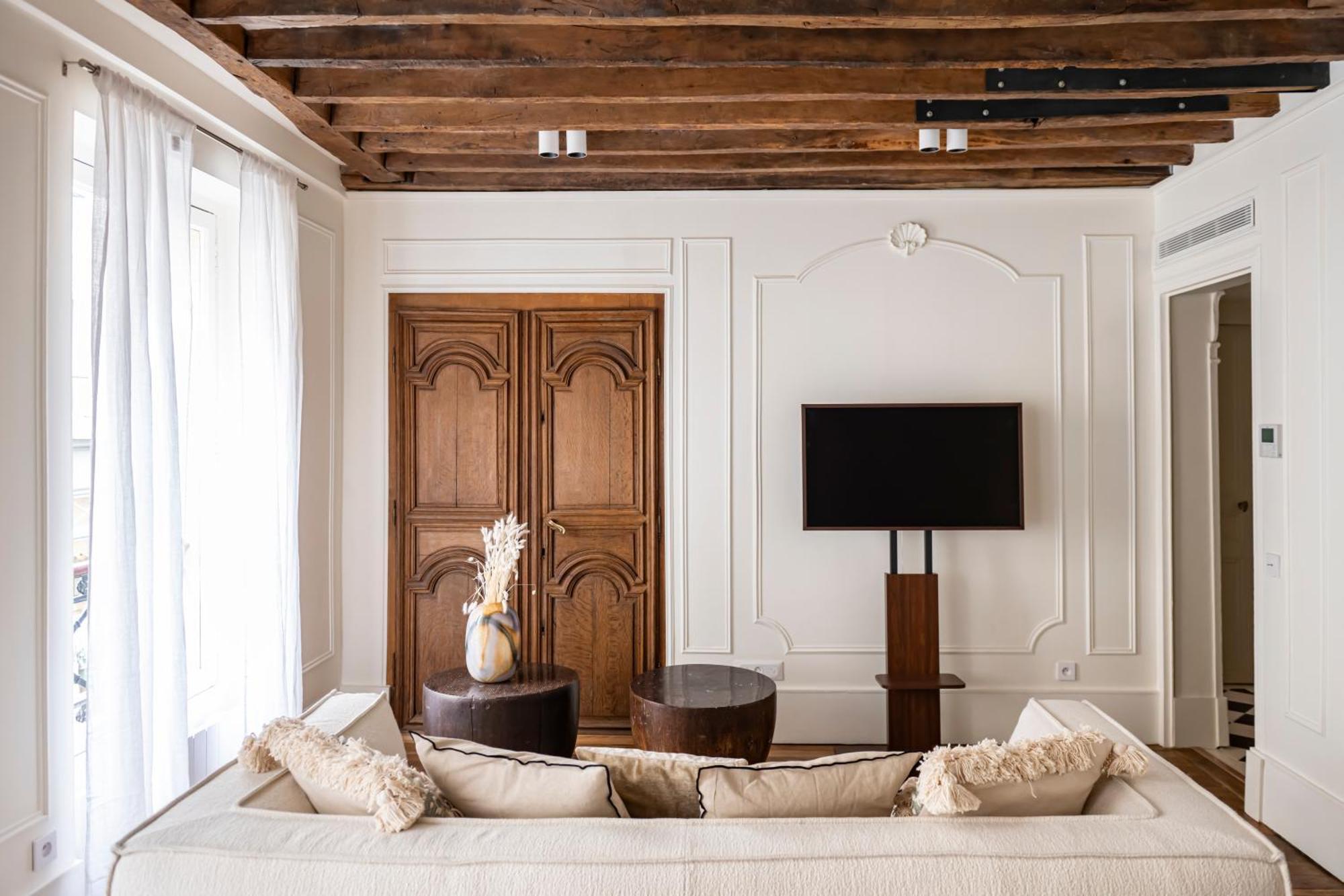 Ile-saint-louis Apartment