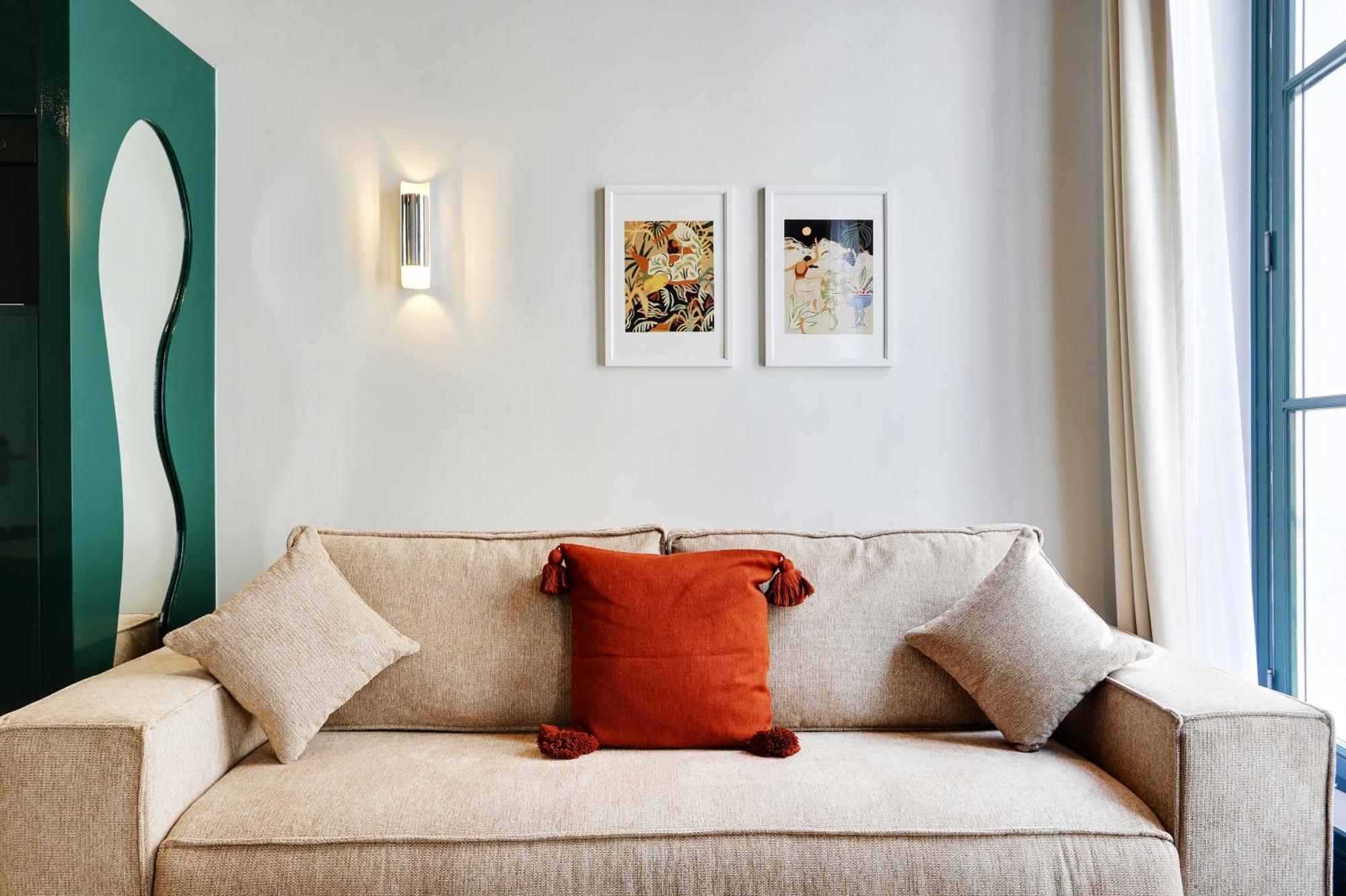 Collection Serviced In Notre Dame - Rue Savoie