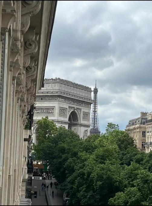 Guest Nearby Champs Elysees Paris