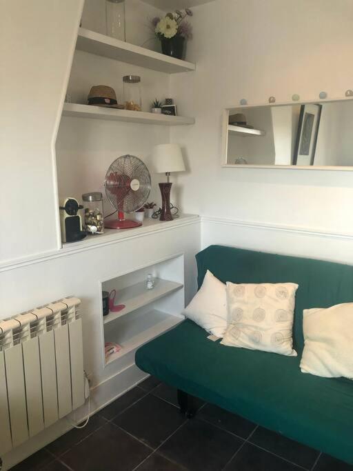 Coeur Vieux Paris. Pied Du Metro.tout Equipe Appartement Paris