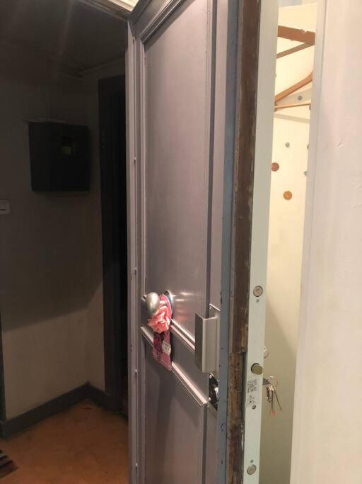 Appartement Coeur Vieux Paris. Pied Du Metro.tout Equipe Paris