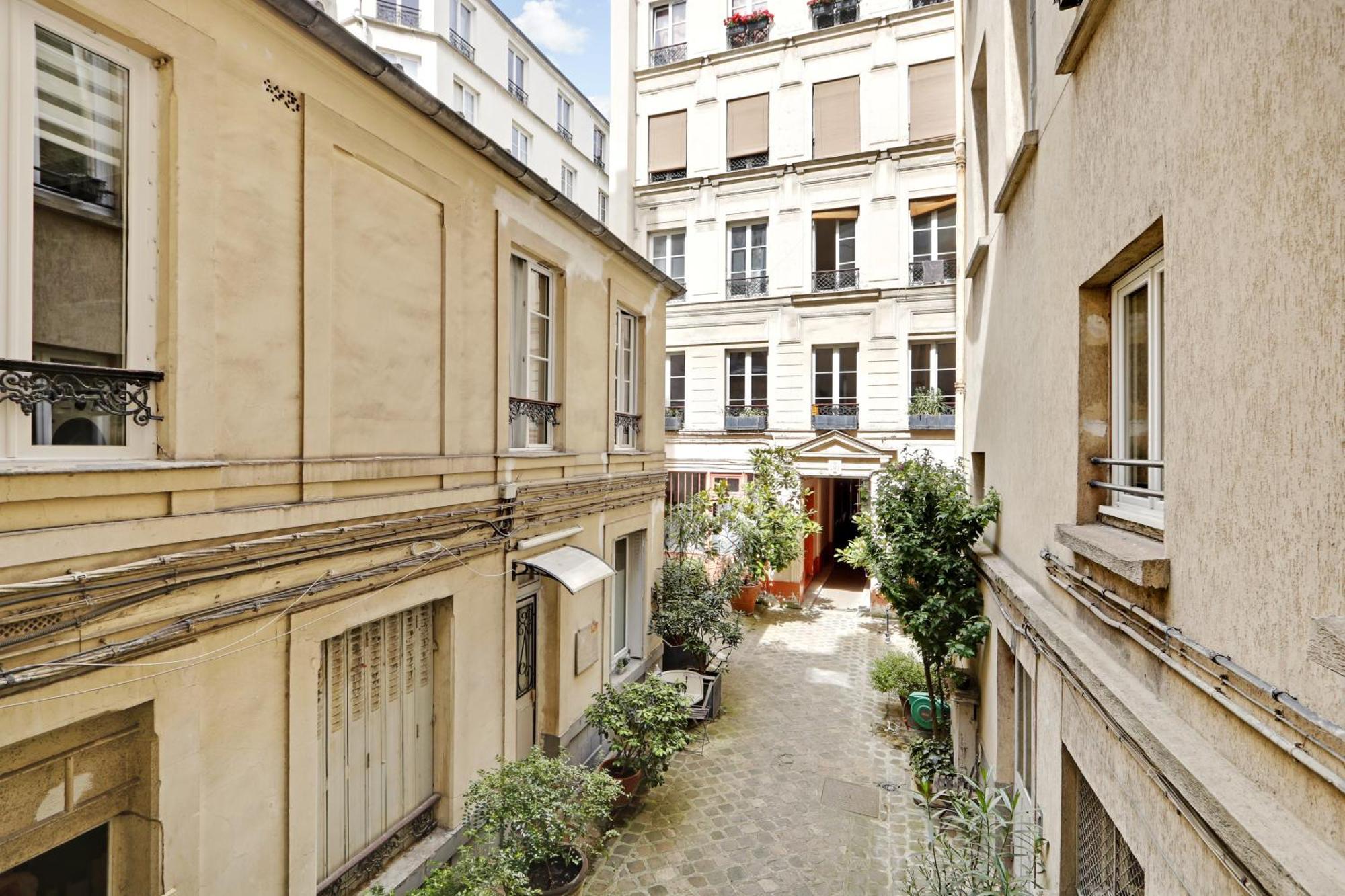 Pick A Flat's In Saint-martin - Rue Du Faubourg Saint-martin *