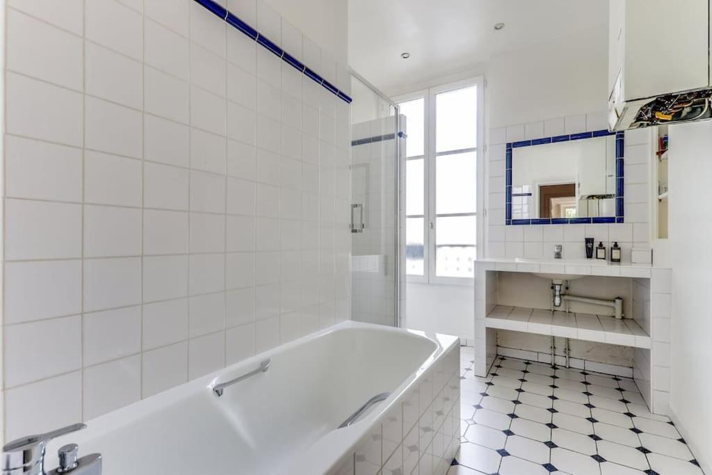 La Fleur Du Bosquet - Sumptuous- Eiffel Tower View Apartment *