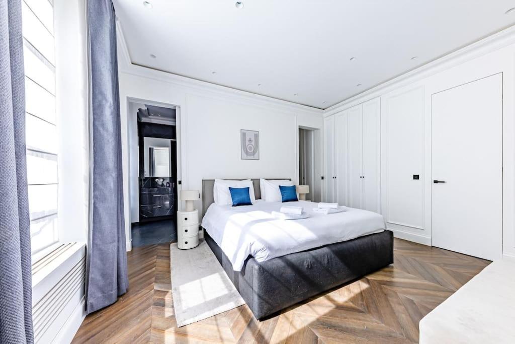 Elysees Gem 2-bedroom * Paris