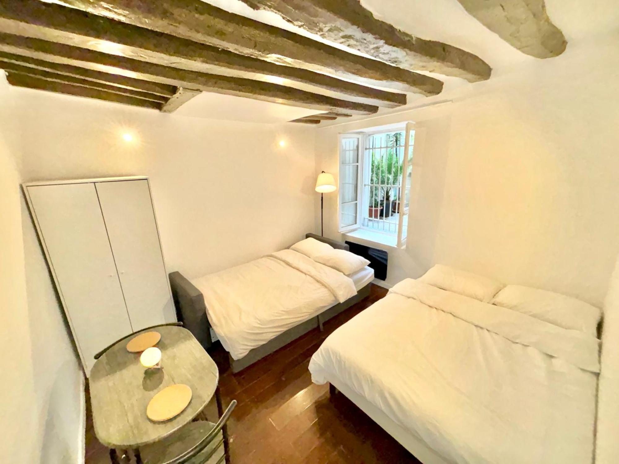 Bed & Breakfast Cozy Near Marais On Rue Trousseau Paris