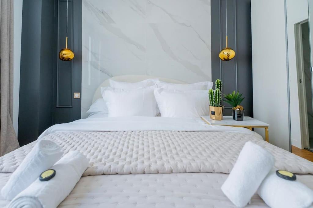 Luxurious With Stylish Design And Comfort - 104 * Paris