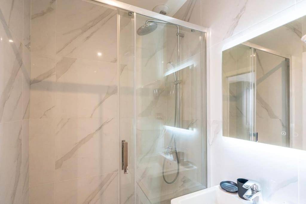 Luxurious With Stylish Design And Comfort - 104 Apartment Paris
