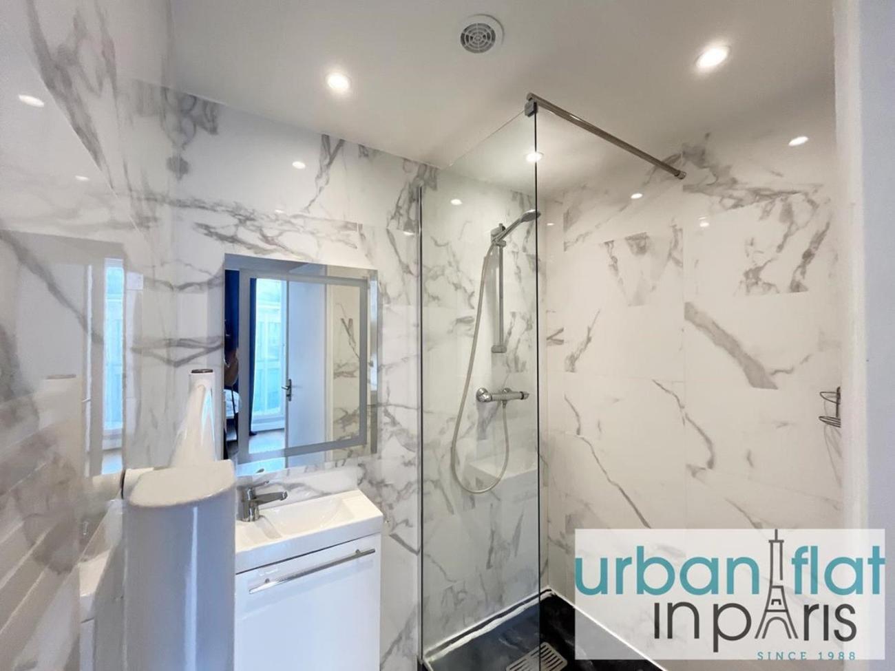 Apartamento Urban Flat 128 - Beautiful 4 Bdr Flat Champs-elysees Paris