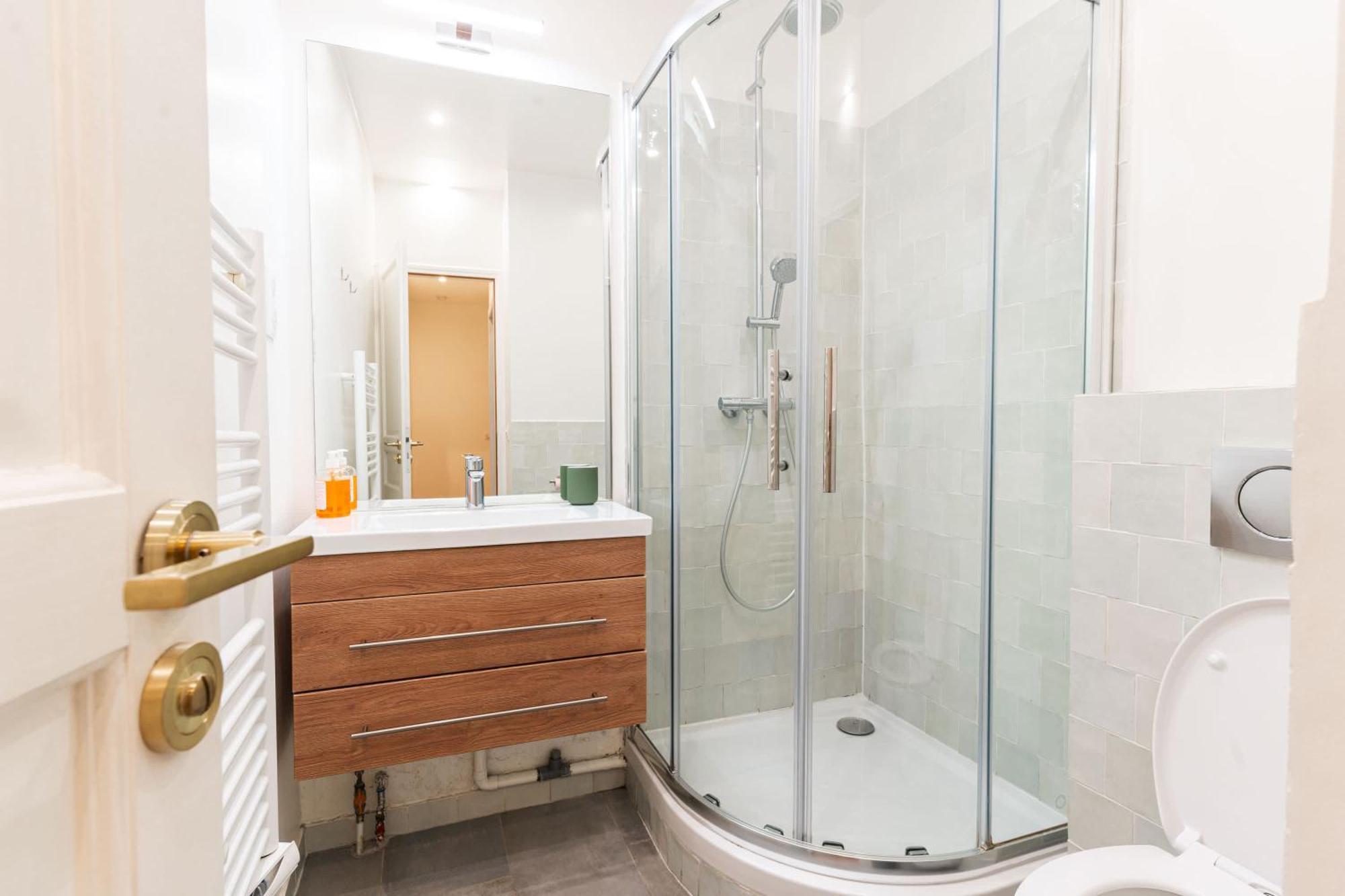 Apartamento Loft 4 Bedroom Montmartre Pigalle Ac By Lcc Agency Paris