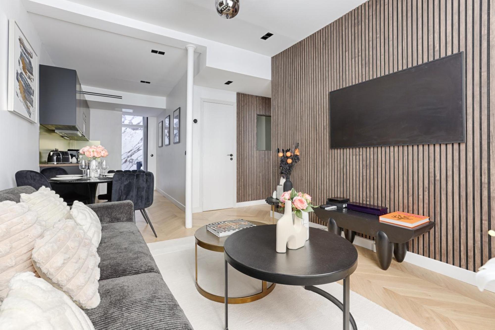 Stylish 2 Bedroom Near Montmartre Sacre Coeur Paris