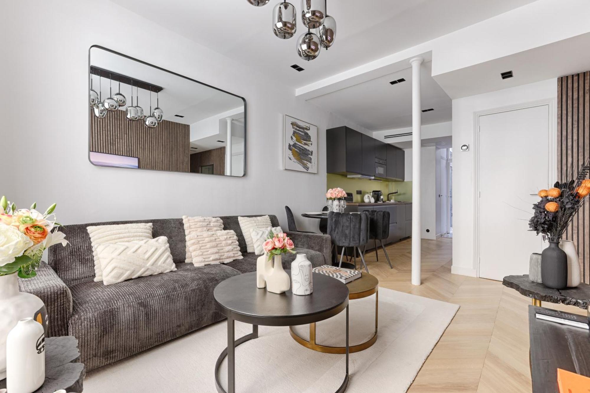 Stylish 2 Bedroom Near Montmartre Sacre Coeur Paris