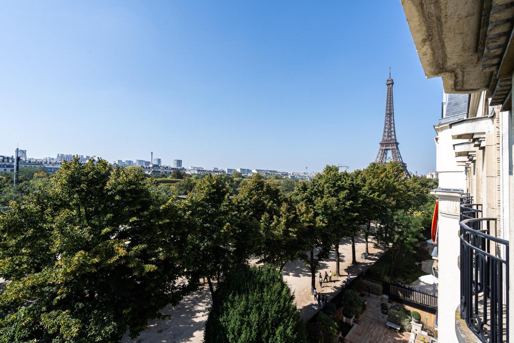 Luxury 4 Bedroom Eiffel Tower View Appartement Paris