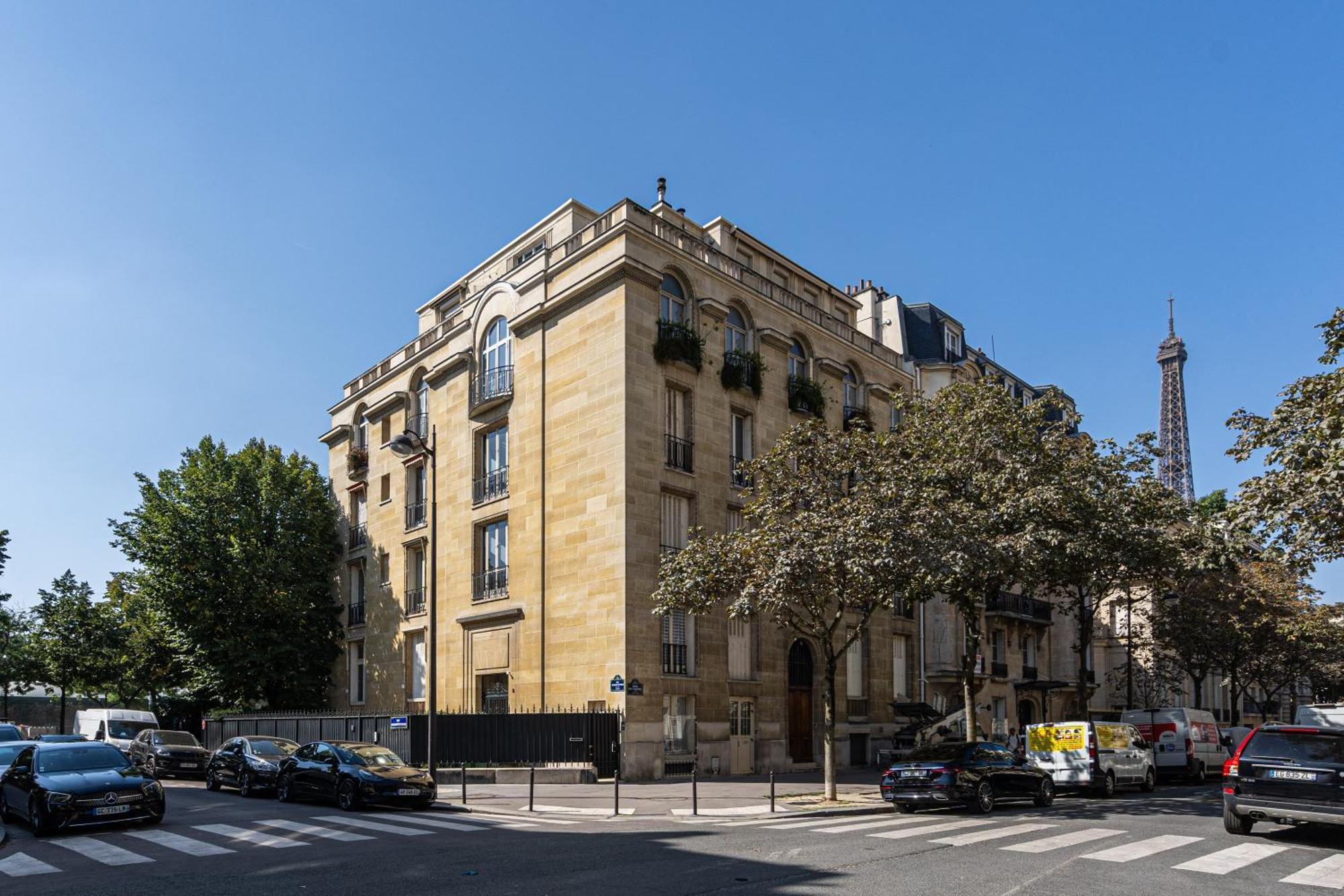 Luxury 4 Bedroom Eiffel Tower View Appartement