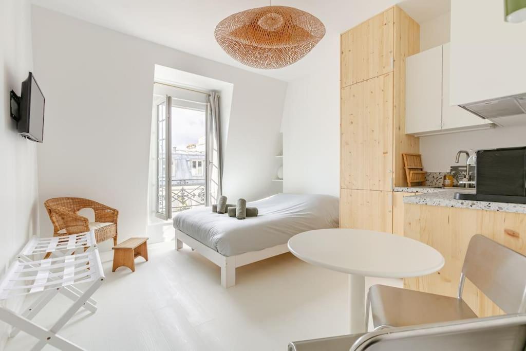 Apartment Charming Ideally Located In Paris, 9th Paris