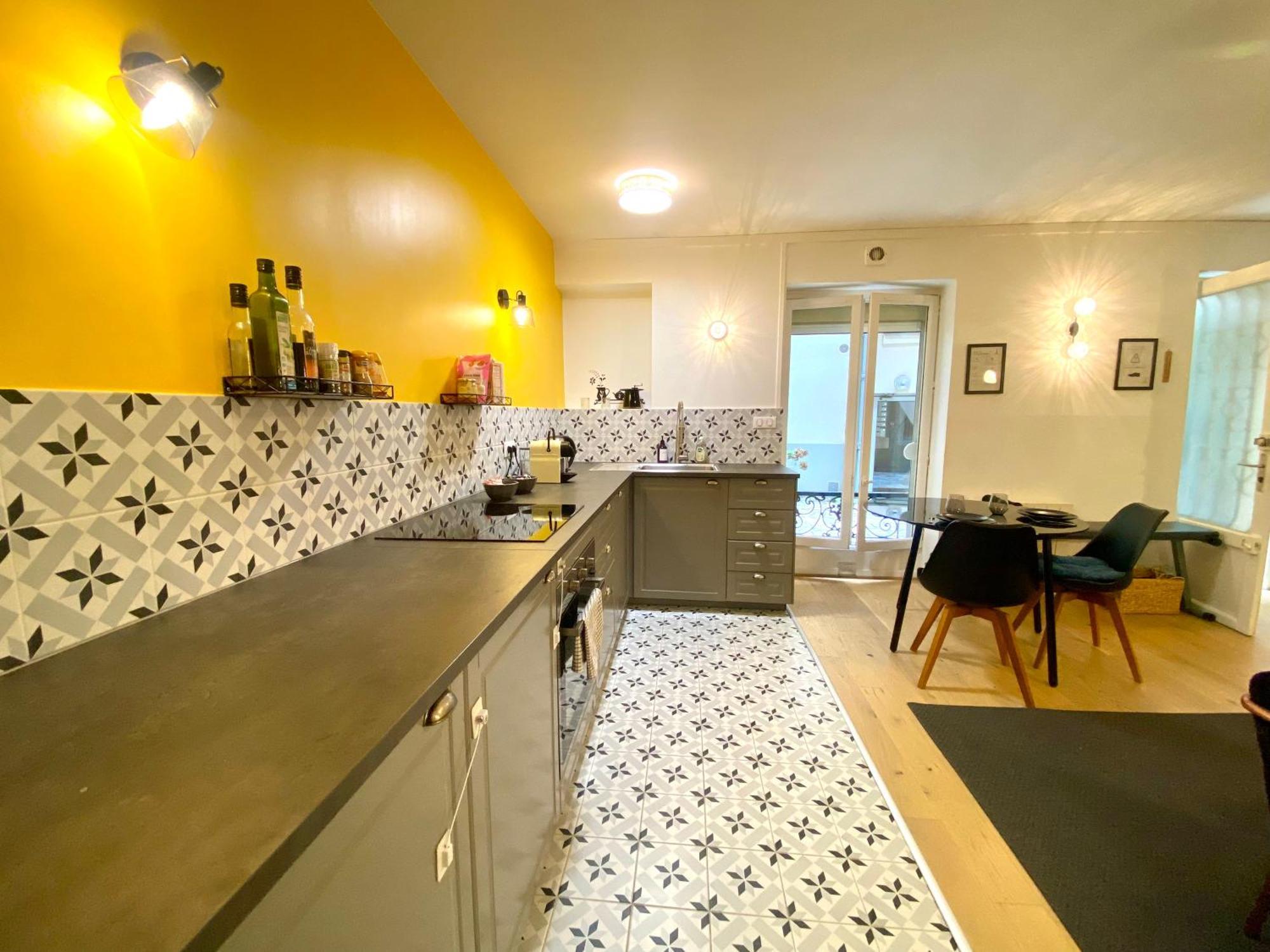 Tres Calme Sur Cour - Cardinet Apartment *
