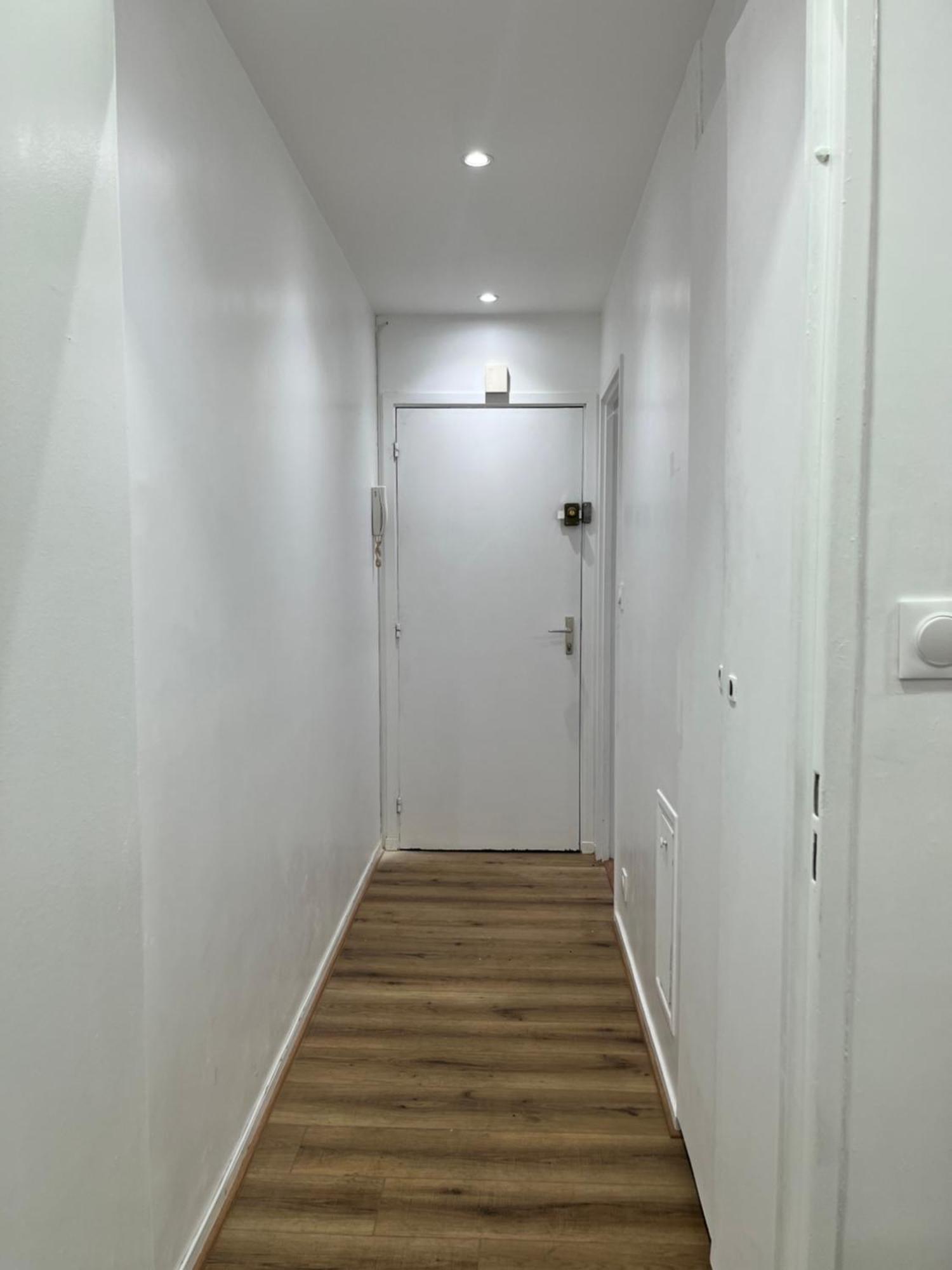 Idealement Place Apartment Paris