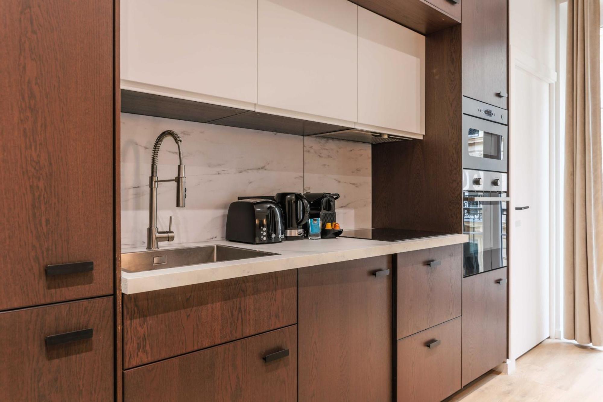 Perfect For Exploring - 2br-6p - Center Of Apartment *