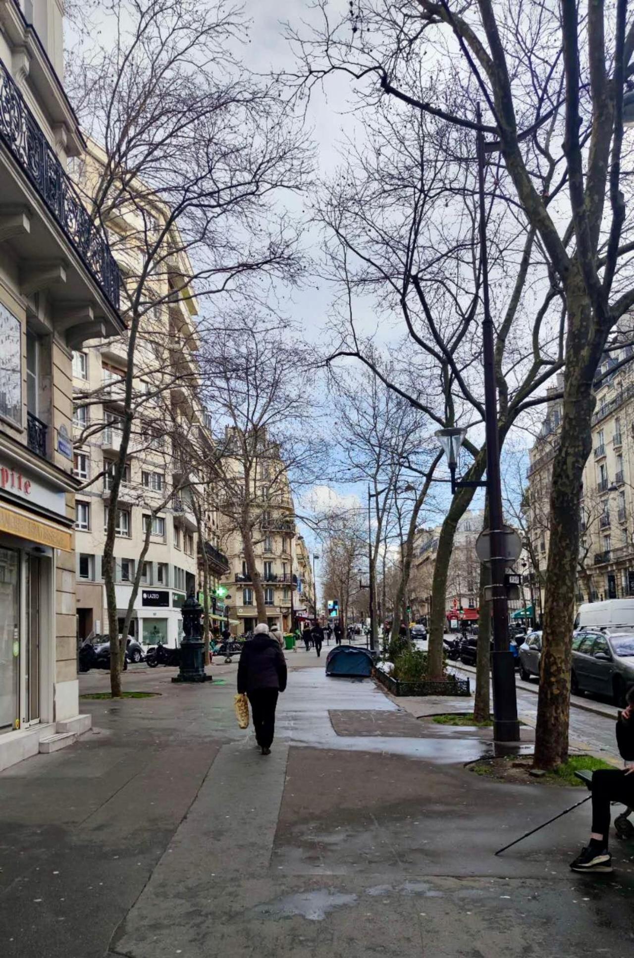 Modern Near Place De La Bastille Voltaire * Paris
