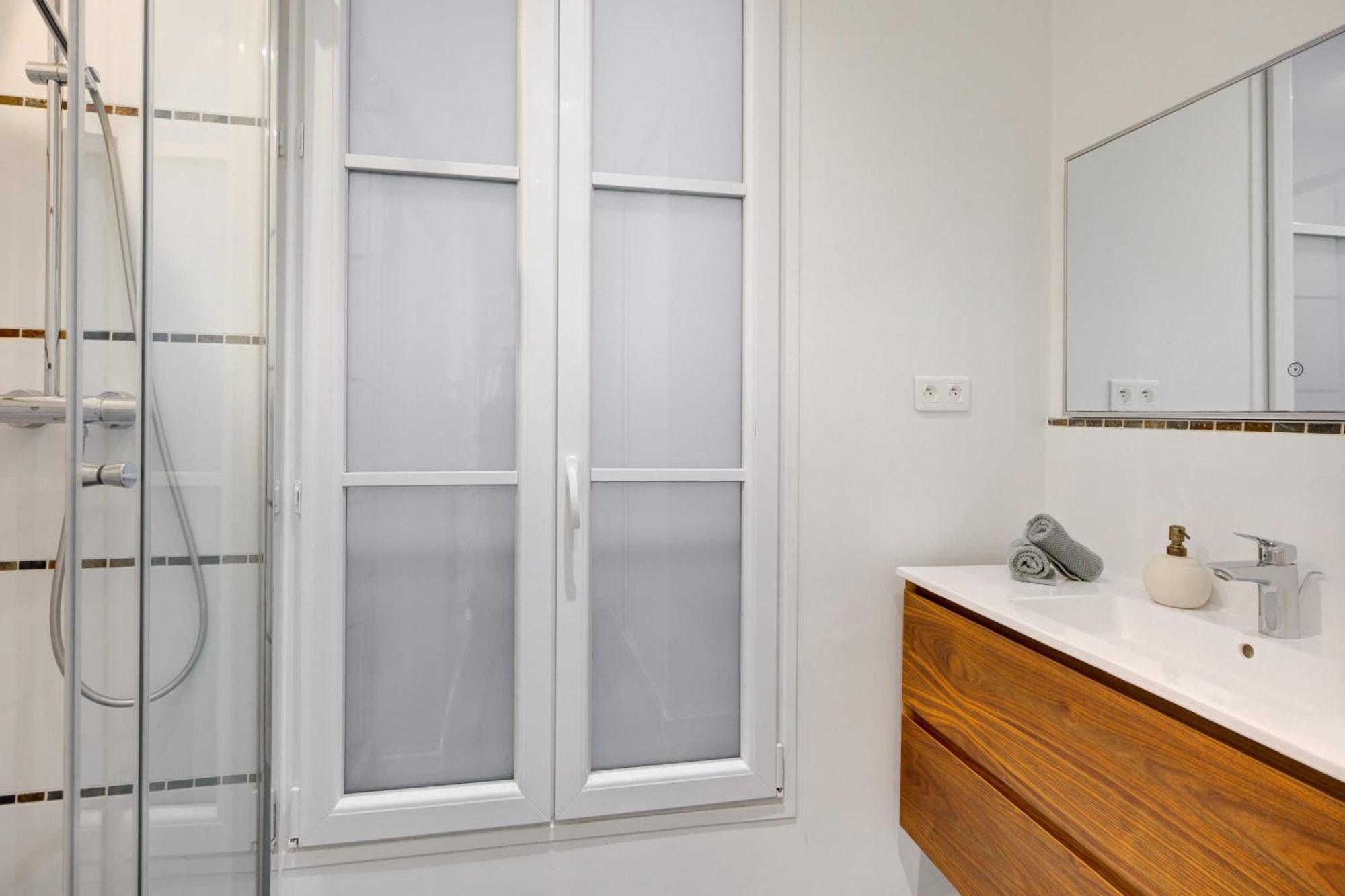 Arc De Triomphe & Theatre Marigny - 3br - Cityapartmentstay Paris