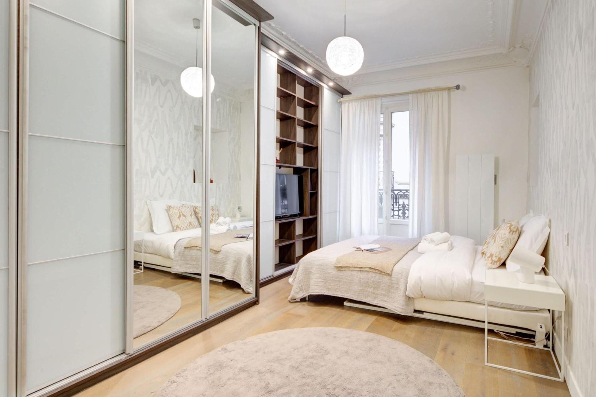 Arc De Triomphe & Theatre Marigny - 3br - Cityapartmentstay *