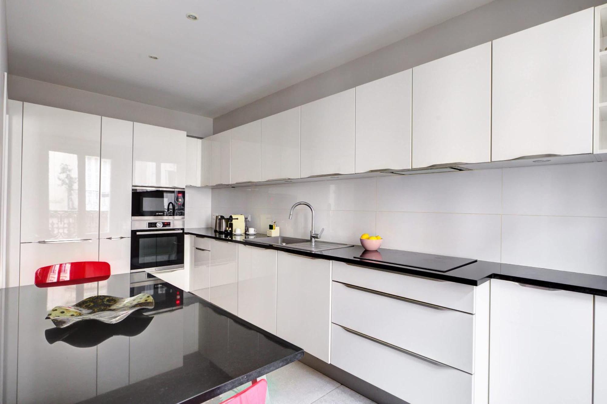 Arc De Triomphe & Theatre Marigny - 3br - Cityapartmentstay