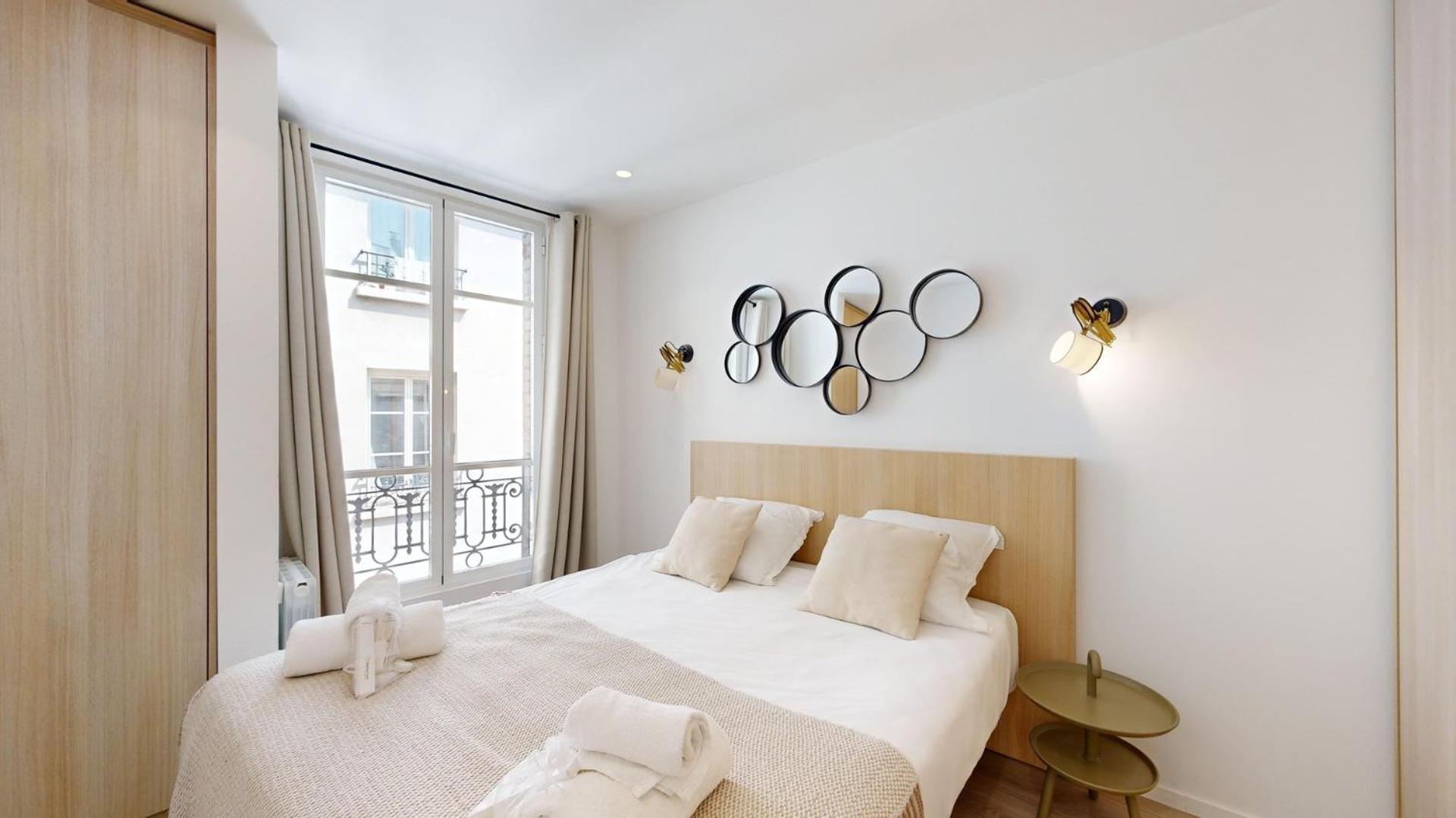 156 Marlene - Superbe A Paris. *