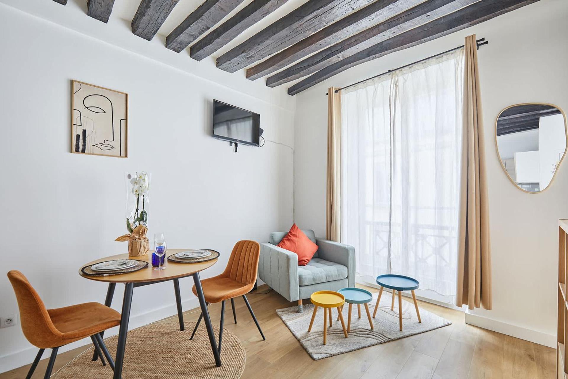 Charming Center Of Apartment